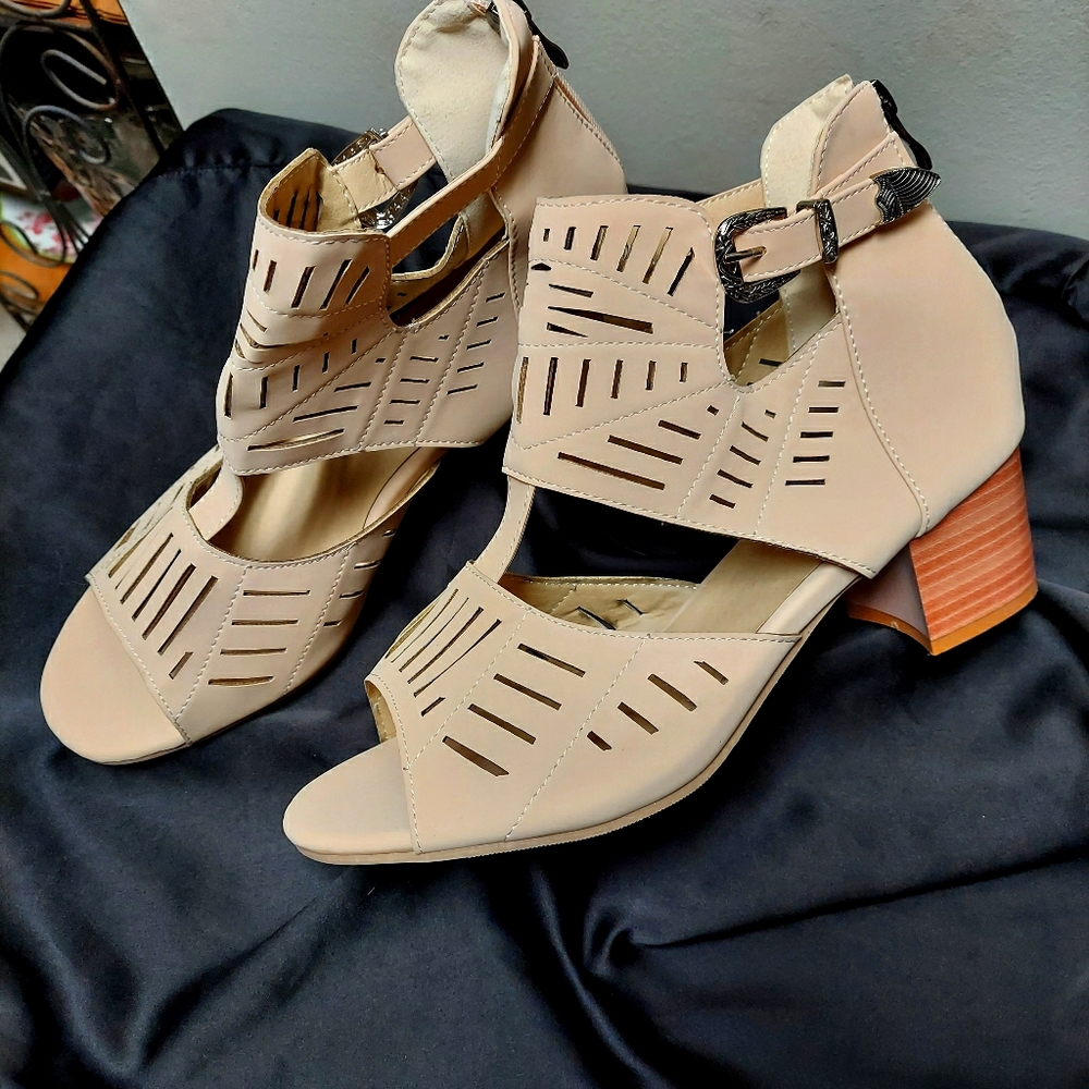 🥳 SALE 🥂  Cream Dress Sandals